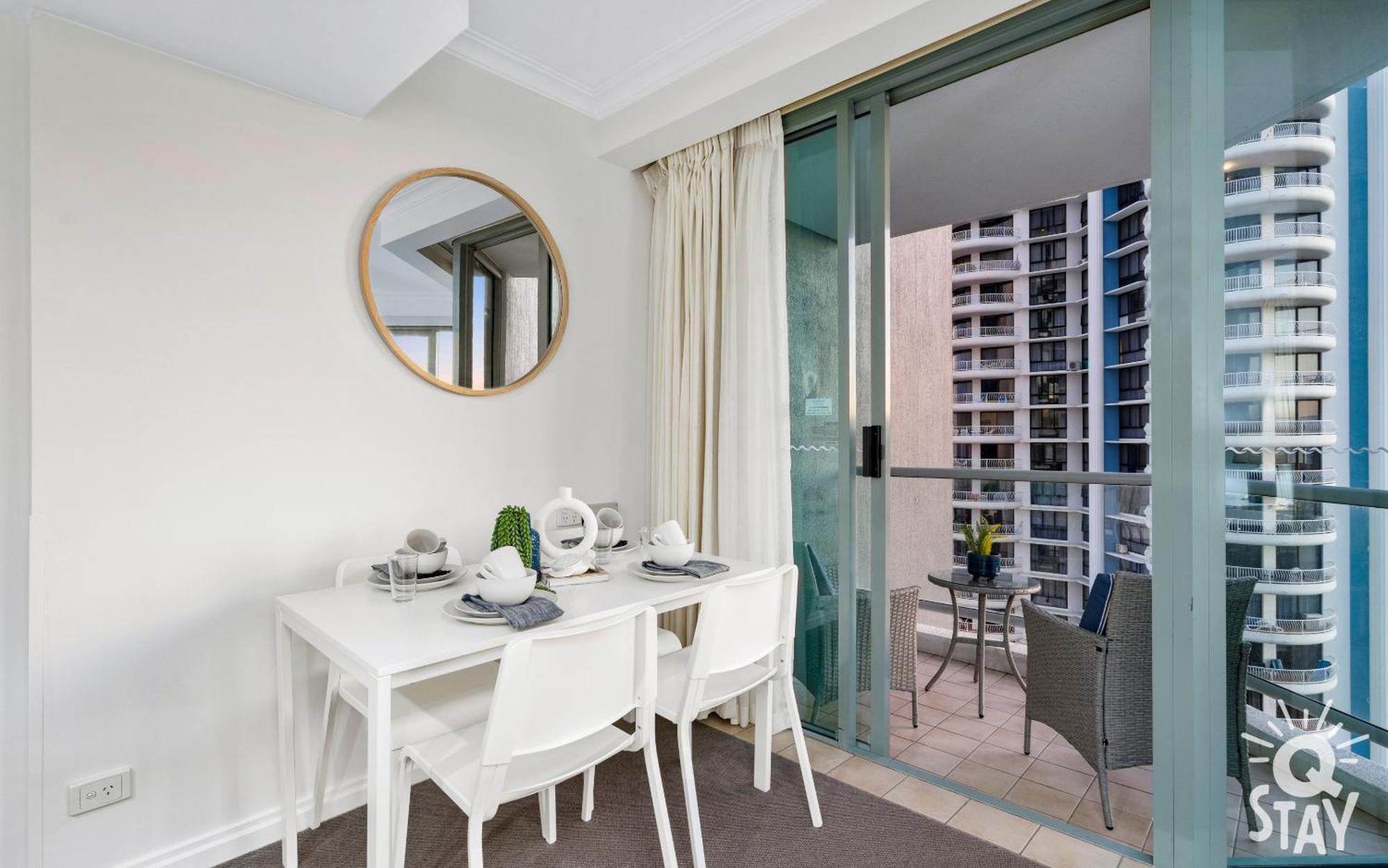 Legends Surfers Paradise Mid Week Madness Deal - Q Stay Gold Coast Bagian luar foto