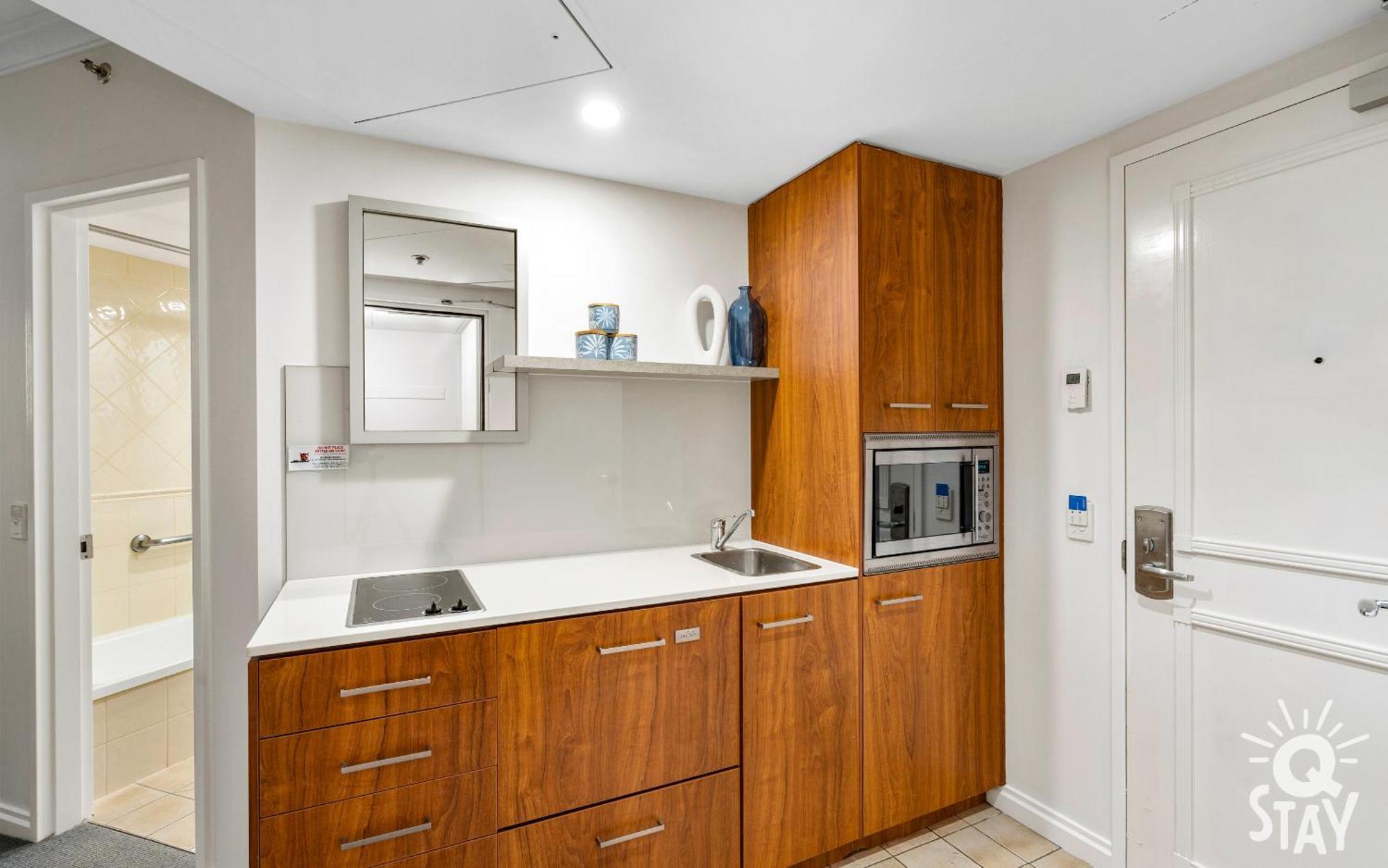 Legends Surfers Paradise Mid Week Madness Deal - Q Stay Gold Coast Bagian luar foto