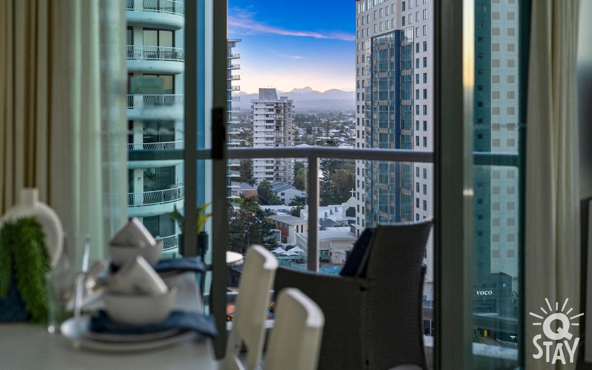 Legends Surfers Paradise Mid Week Madness Deal - Q Stay Gold Coast Bagian luar foto