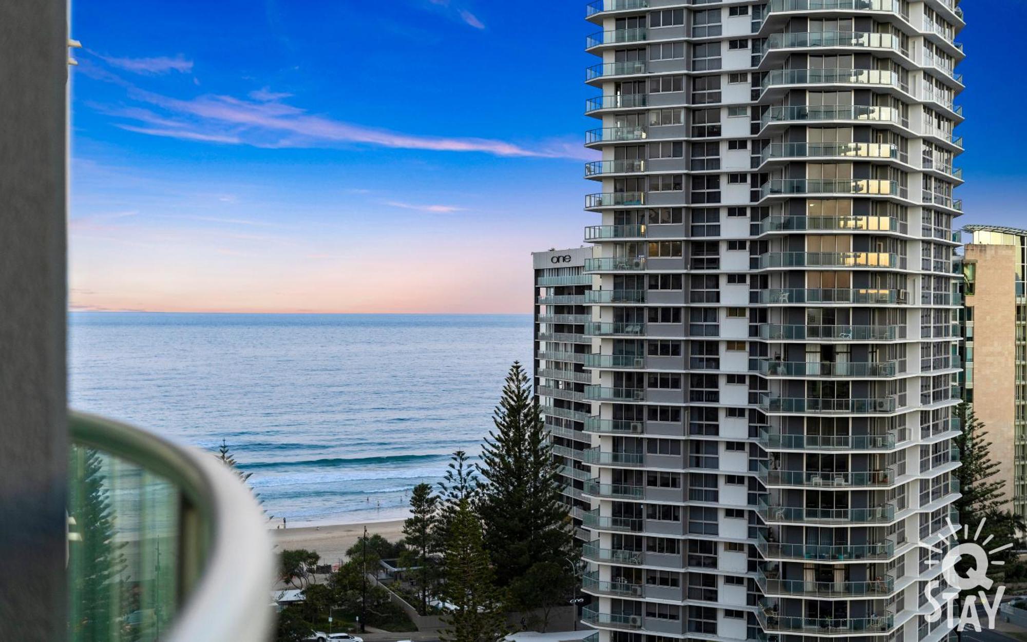 Legends Surfers Paradise Mid Week Madness Deal - Q Stay Gold Coast Bagian luar foto