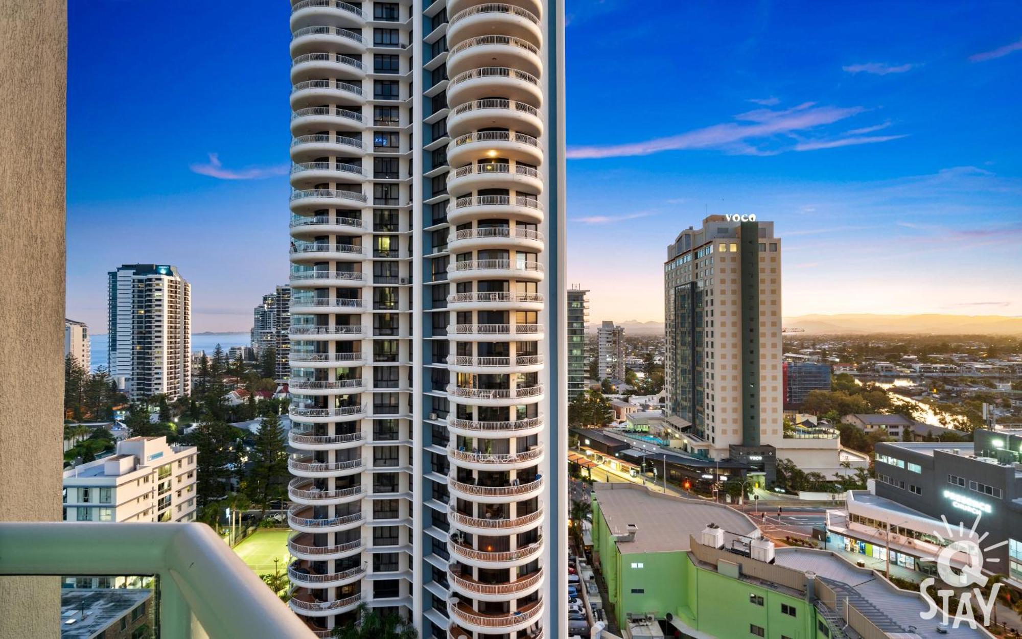 Legends Surfers Paradise Mid Week Madness Deal - Q Stay Gold Coast Bagian luar foto