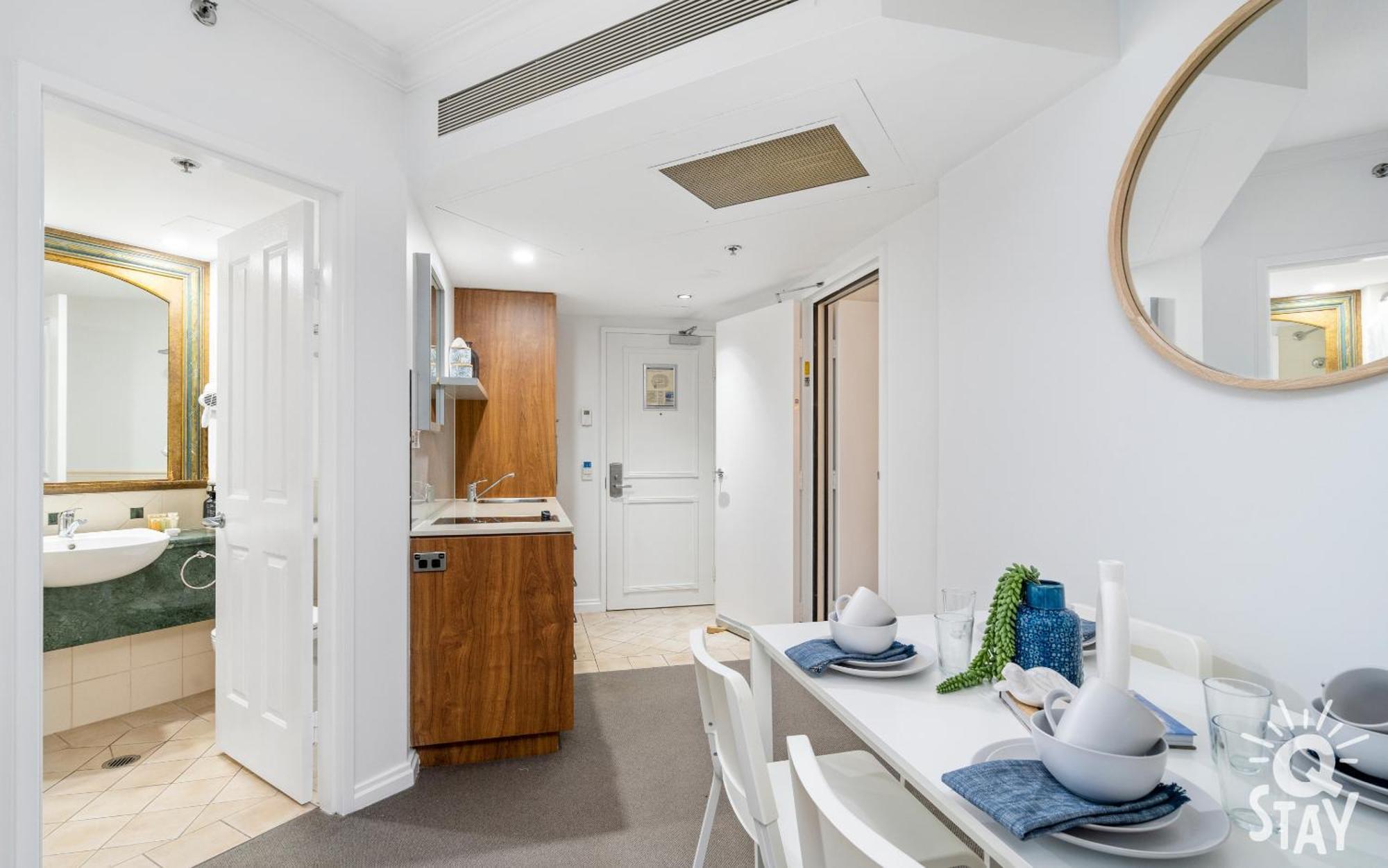 Legends Surfers Paradise Mid Week Madness Deal - Q Stay Gold Coast Bagian luar foto