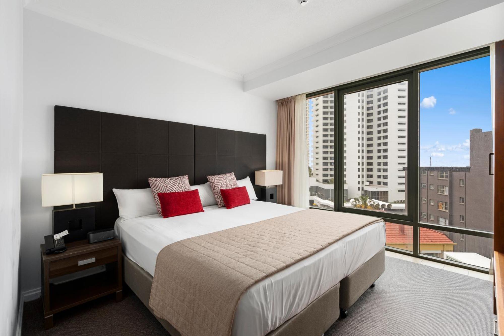Legends Surfers Paradise Mid Week Madness Deal - Q Stay Gold Coast Bagian luar foto