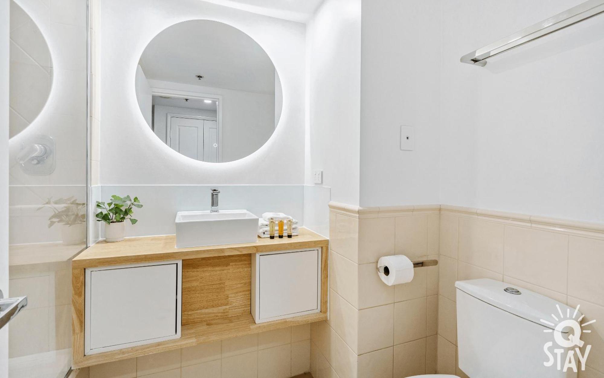 Legends Surfers Paradise Mid Week Madness Deal - Q Stay Gold Coast Bagian luar foto