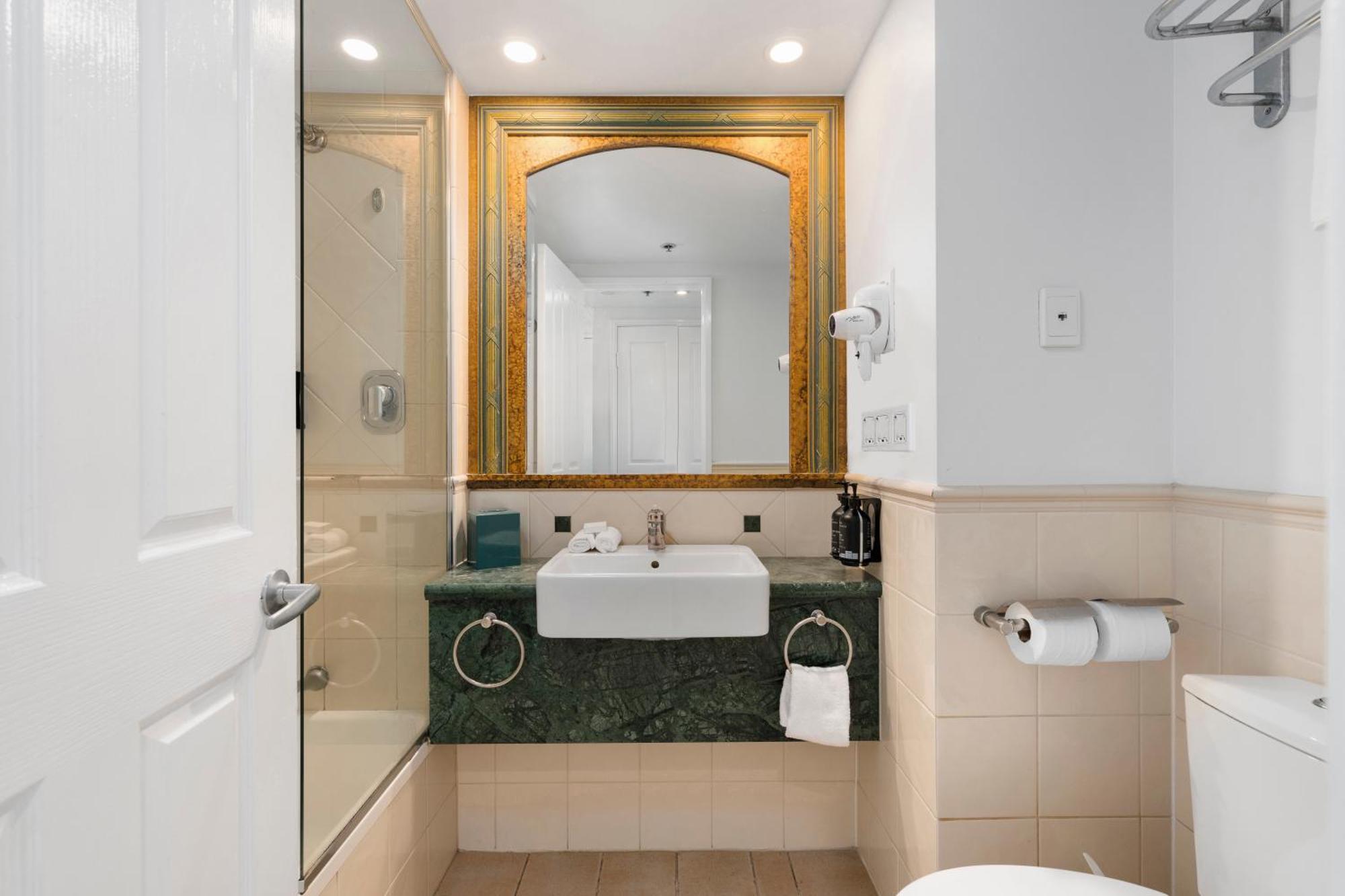 Legends Surfers Paradise Mid Week Madness Deal - Q Stay Gold Coast Bagian luar foto