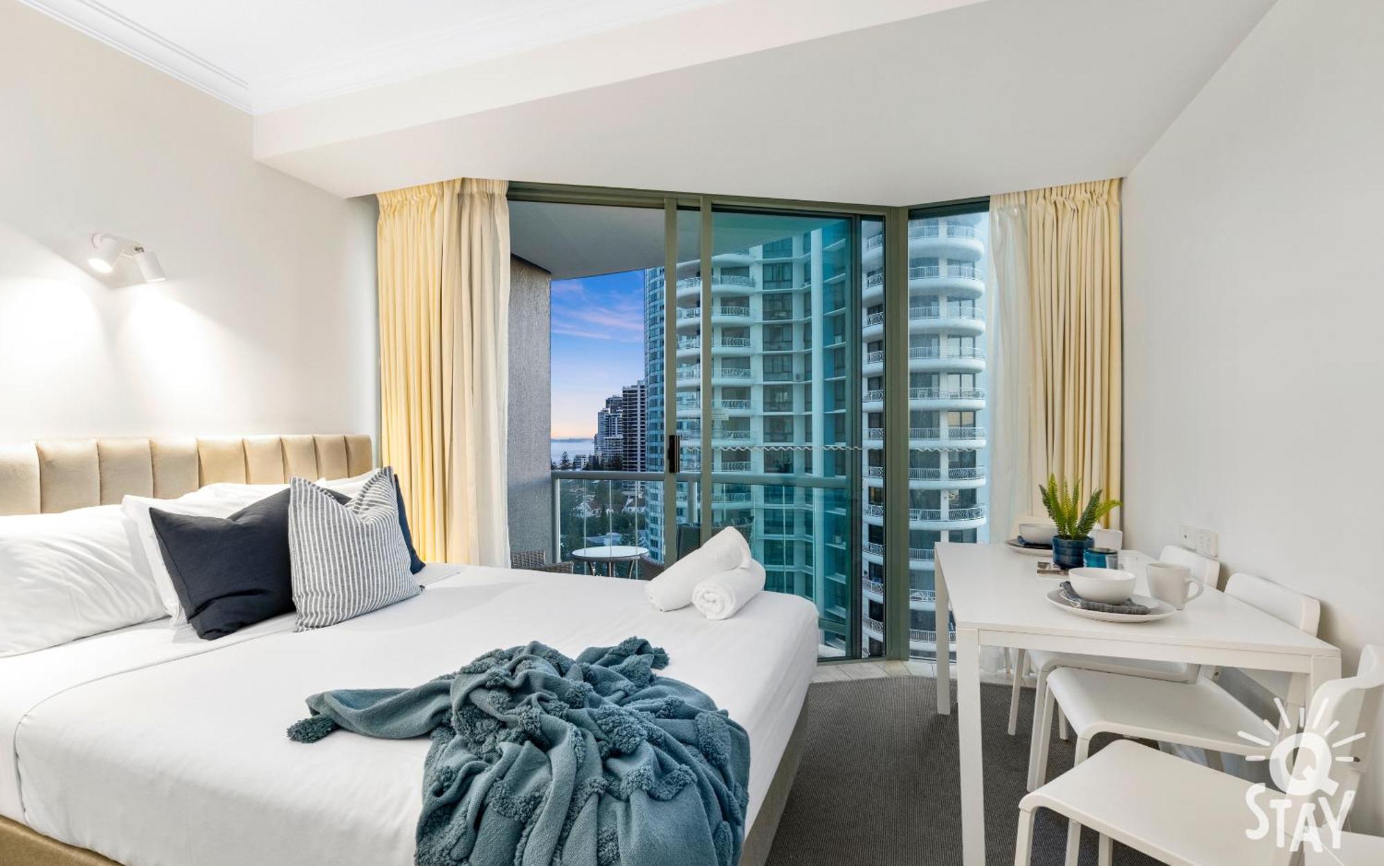 Legends Surfers Paradise Mid Week Madness Deal - Q Stay Gold Coast Bagian luar foto
