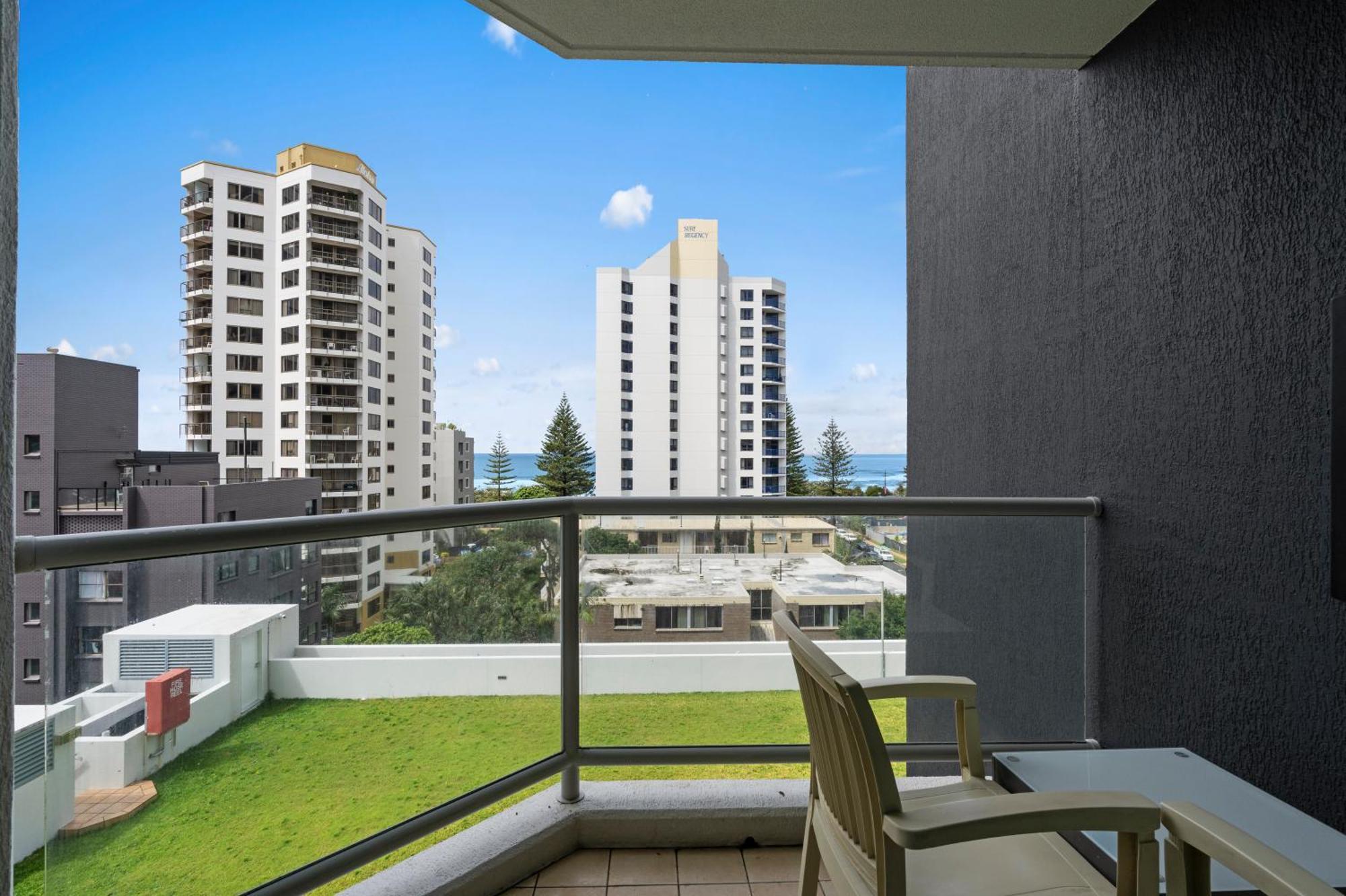 Legends Surfers Paradise Mid Week Madness Deal - Q Stay Gold Coast Bagian luar foto