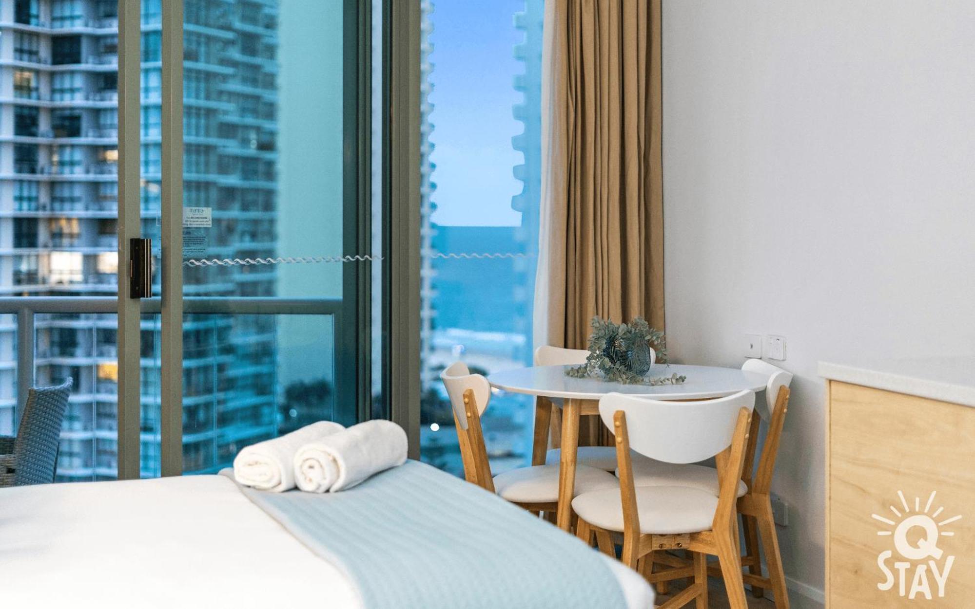 Legends Surfers Paradise Mid Week Madness Deal - Q Stay Gold Coast Bagian luar foto