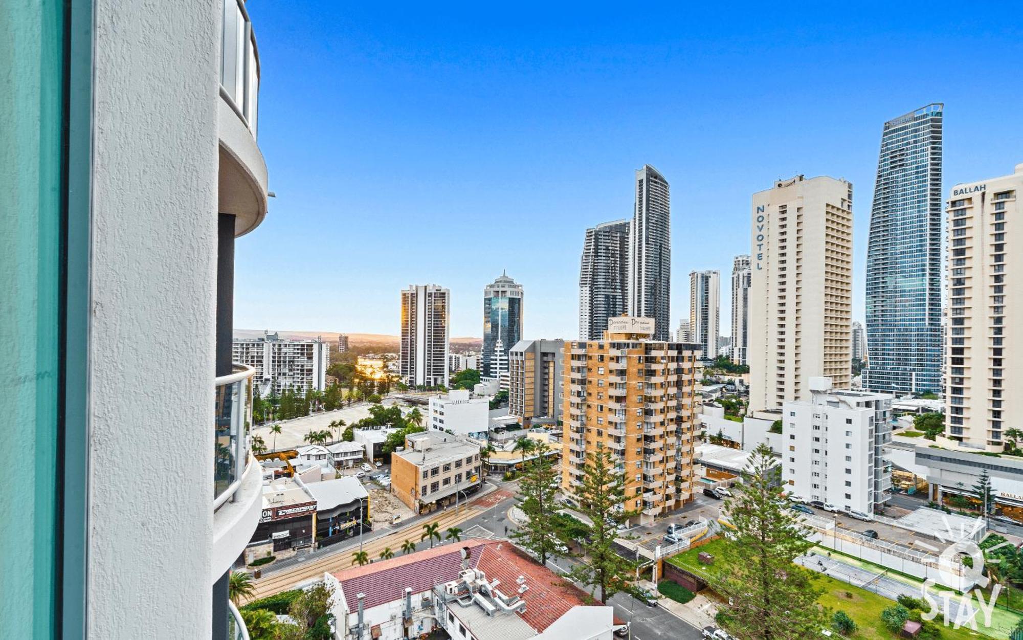 Legends Surfers Paradise Mid Week Madness Deal - Q Stay Gold Coast Bagian luar foto