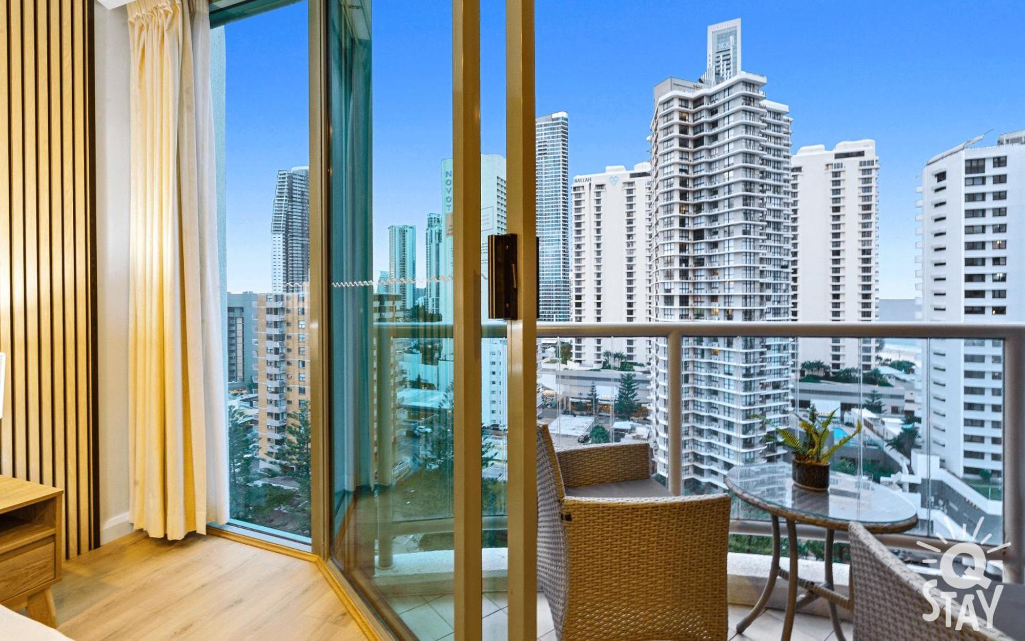 Legends Surfers Paradise Mid Week Madness Deal - Q Stay Gold Coast Bagian luar foto