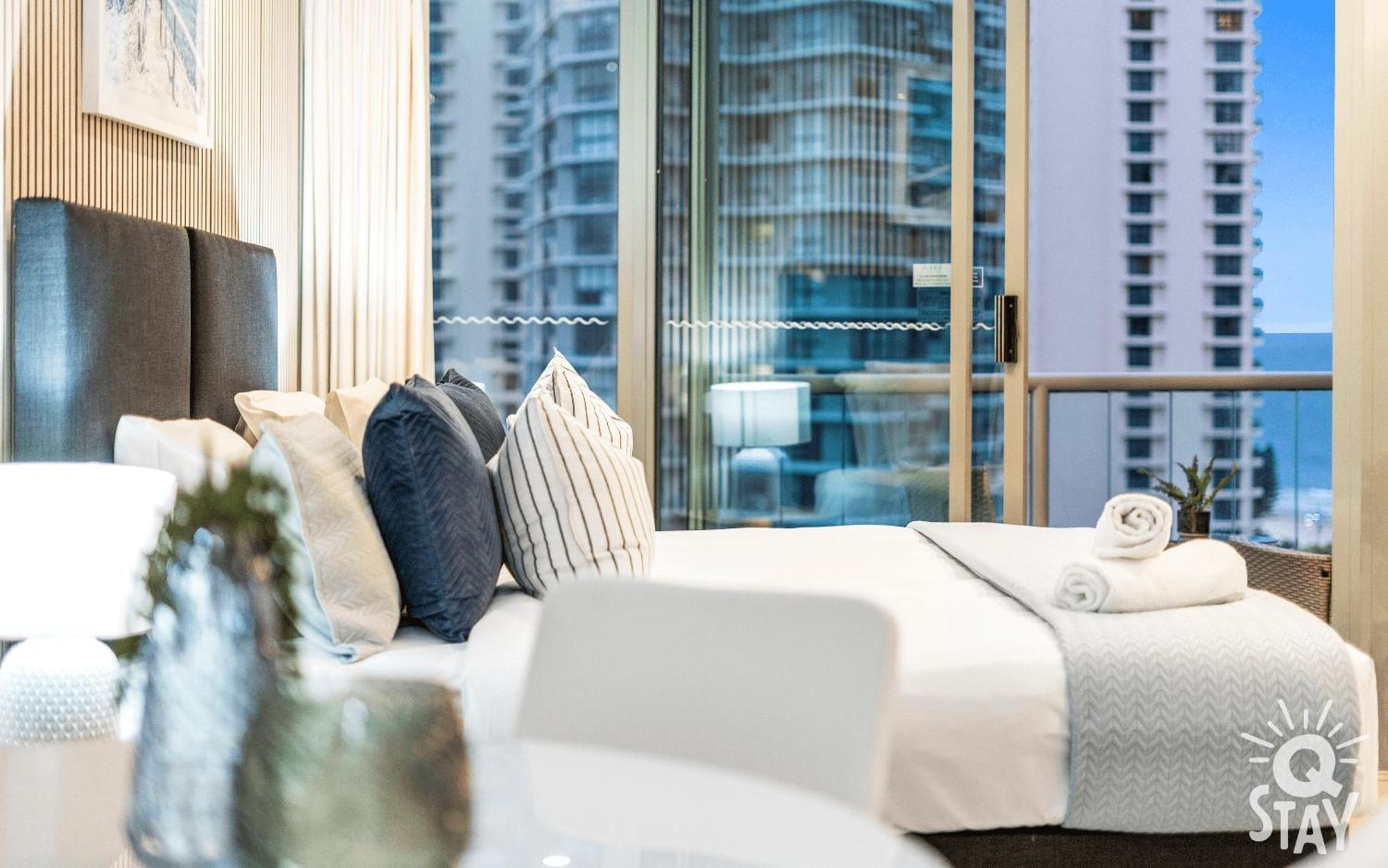 Legends Surfers Paradise Mid Week Madness Deal - Q Stay Gold Coast Bagian luar foto