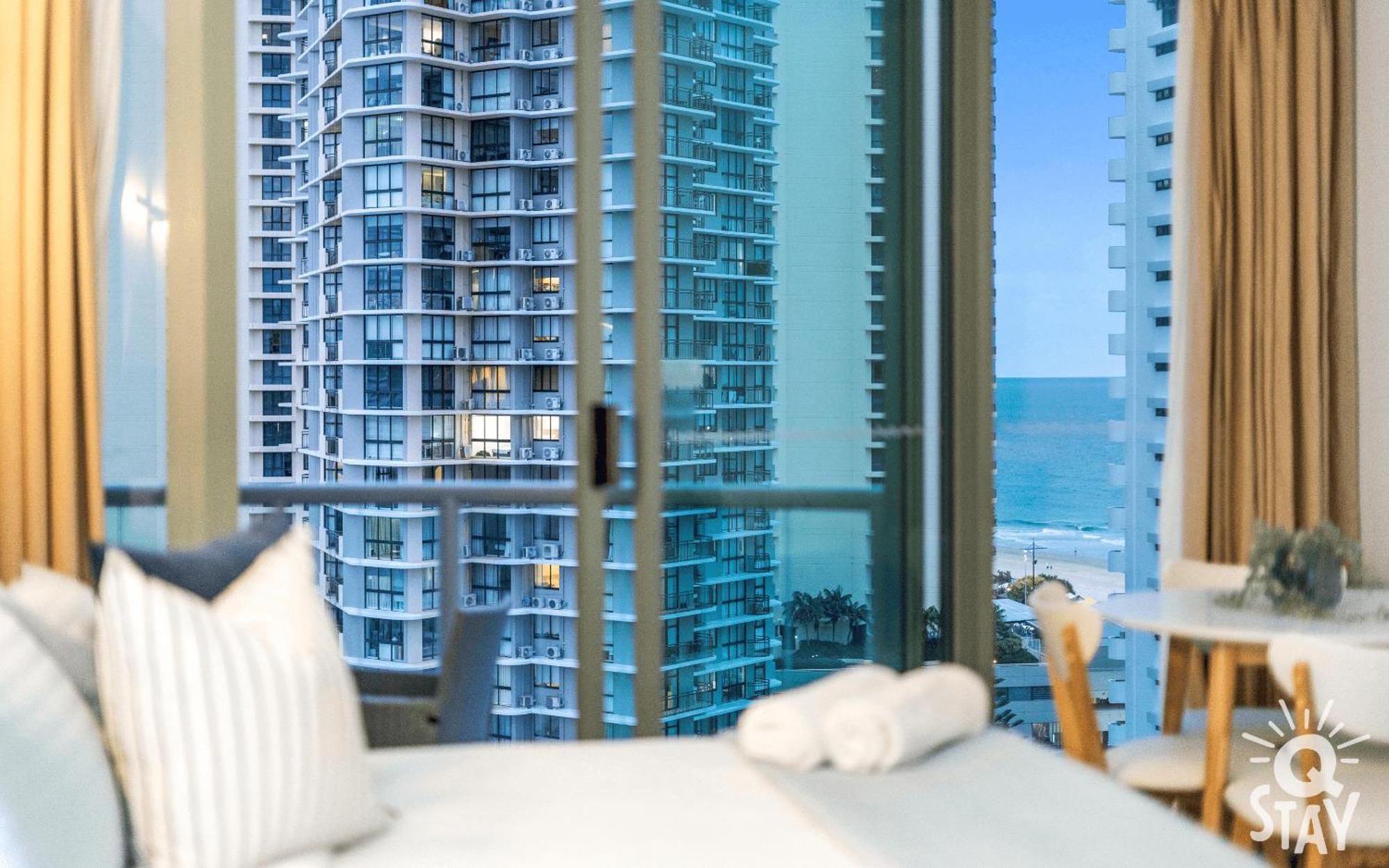 Legends Surfers Paradise Mid Week Madness Deal - Q Stay Gold Coast Bagian luar foto