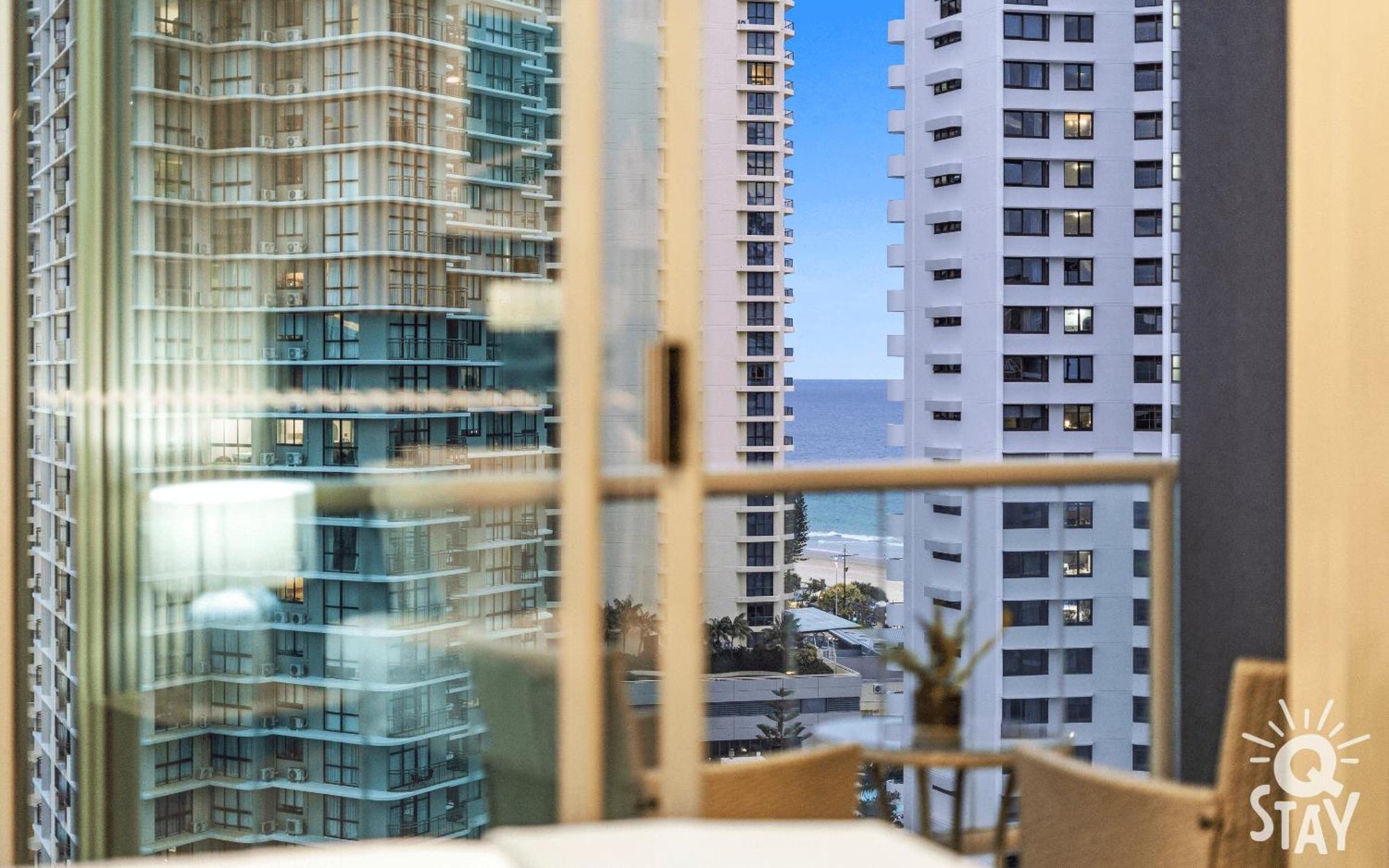 Legends Surfers Paradise Mid Week Madness Deal - Q Stay Gold Coast Bagian luar foto