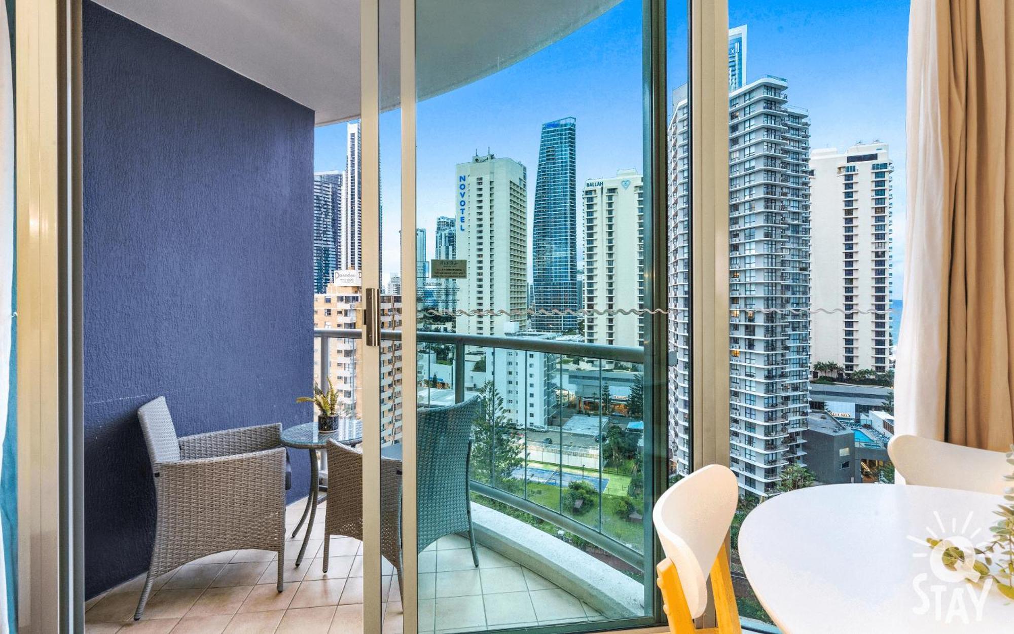 Legends Surfers Paradise Mid Week Madness Deal - Q Stay Gold Coast Bagian luar foto